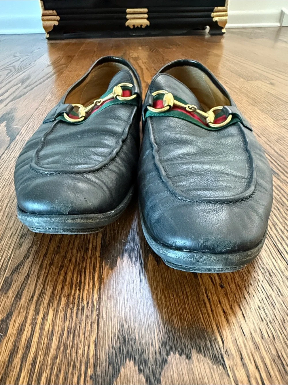 Z Gucci Men 9.5 Black Leather Loafers with Red and Green and Gold Horsebit